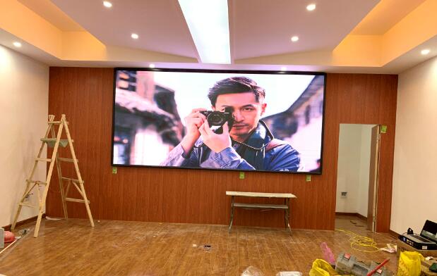 室內P2.5全彩：邵陽(yáng)某部隊會(huì )議室